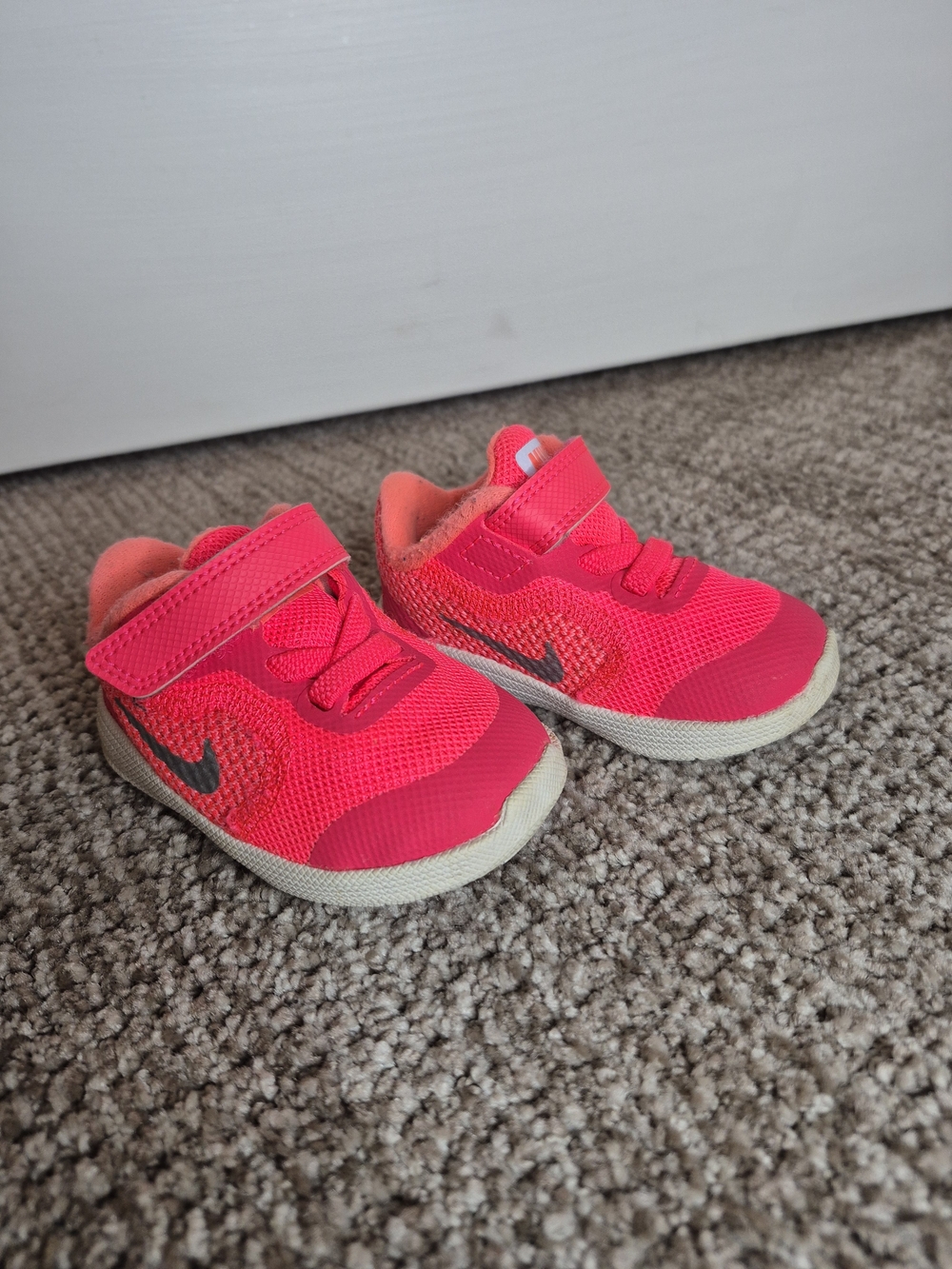 Nike Kids Neon Pink Hook-and-Loop Athletic Sneakers